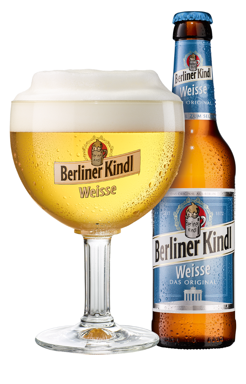 Eine Flasche Berliner Kindl Weisse Original neben einem gefüllten Pokalglas