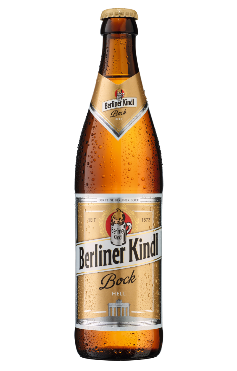 Eine Flasche helles Bockbier mit kondensierendem Wasser auf dem Glas.