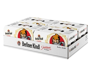 Dosentray der Marke Berliner Kindl mit vier Sixpacks der Sorte Jubiläums Pilsener. Sechs Bierdosen sind jeweils ein Sixpack.