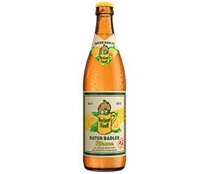 0,5 Liter Bierflasche mit Berliner Kindl Schriftzug. Darunter der Sortenname Natur Radler Zitrone.